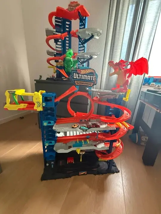 Hot Wheels City Bahn Ultimate Garage