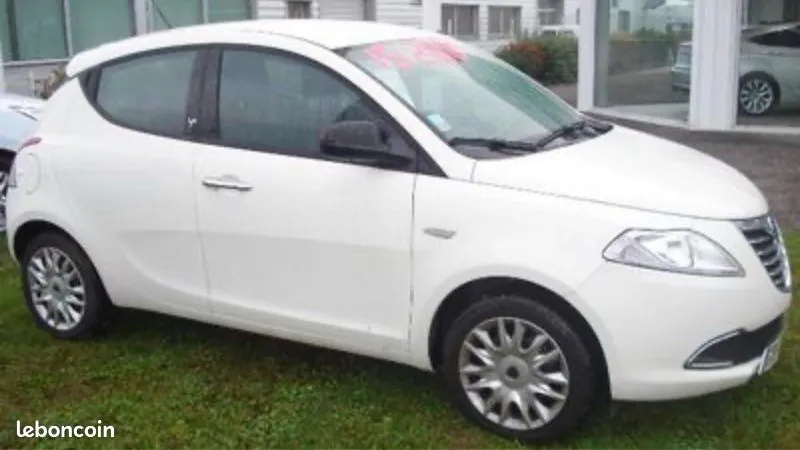 Lancia Ypsilon