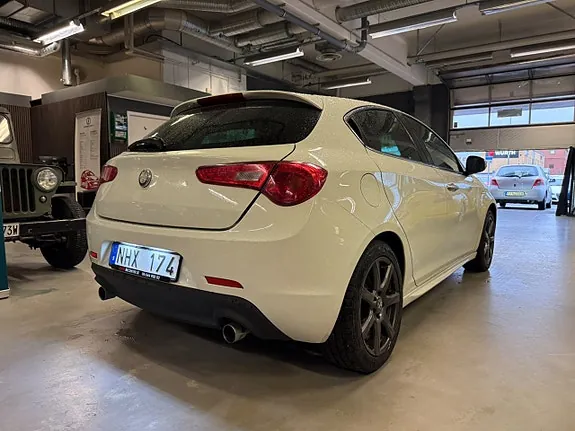 Alfa Romeo Giulietta 2013 photo 5