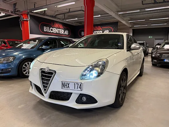 Alfa Romeo Giulietta 2013 photo 2