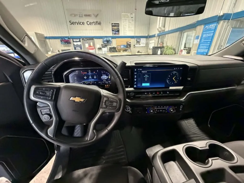 Chevrolet Silverado 1500 2025 photo 3