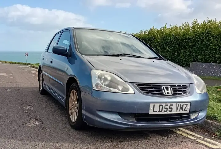 Honda Civic 2005 photo 2