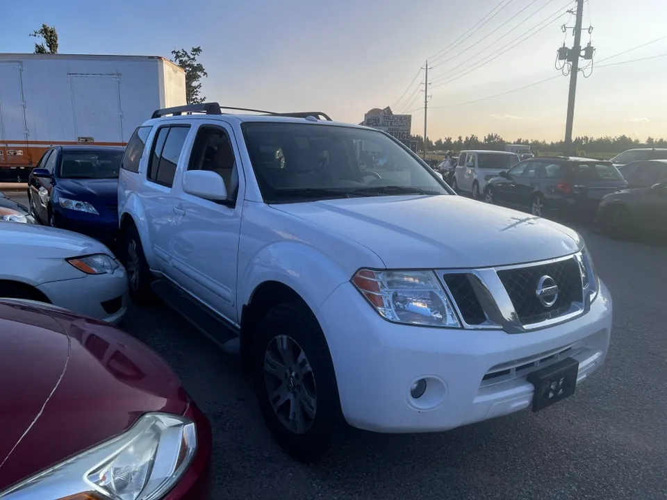 Nissan Pathfinder 2010 photo 2