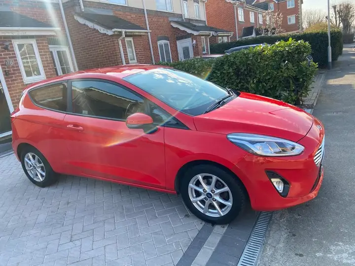 Ford Fiesta 2019 photo 2