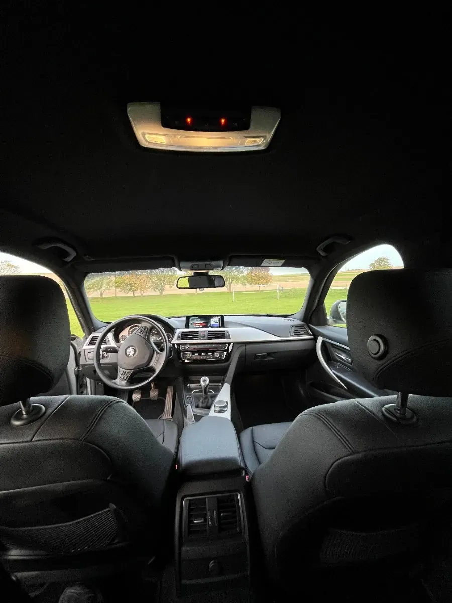BMW 3 Series 2017 photo 2