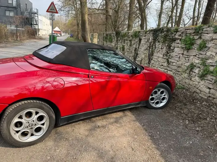Alfa Romeo Spider 1996 photo 2