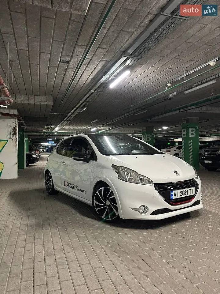 Peugeot 208 2013 photo 3