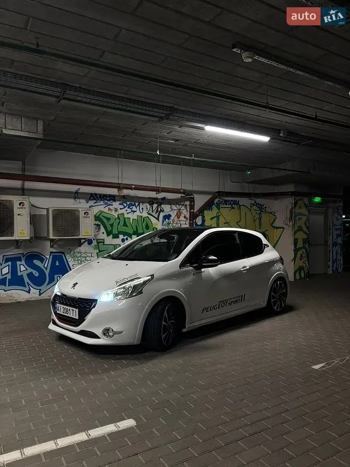 Peugeot 208 2013 photo 2