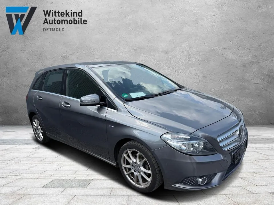 Mercedes-Benz B 180