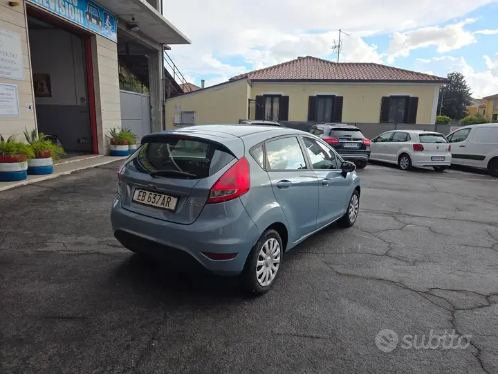 Ford Fiesta 2010 photo 3