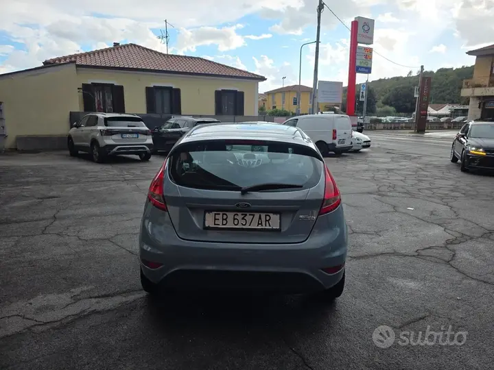 Ford Fiesta 2010 photo 4