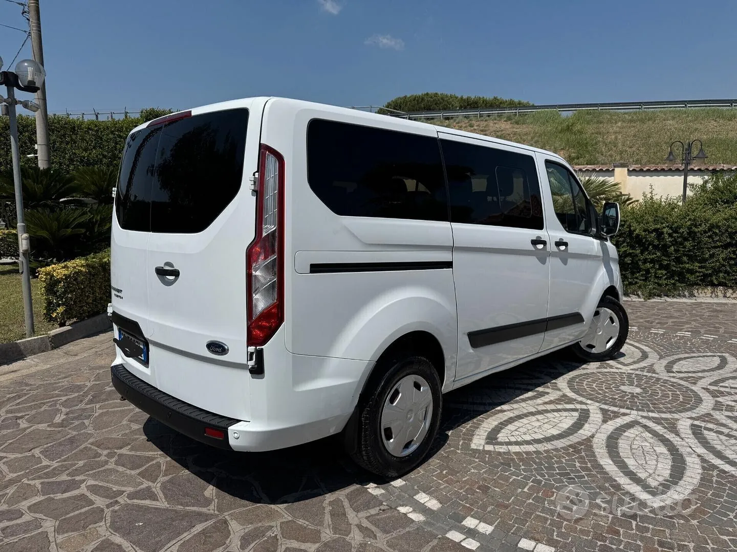Ford Transit Custom 2020 photo 2