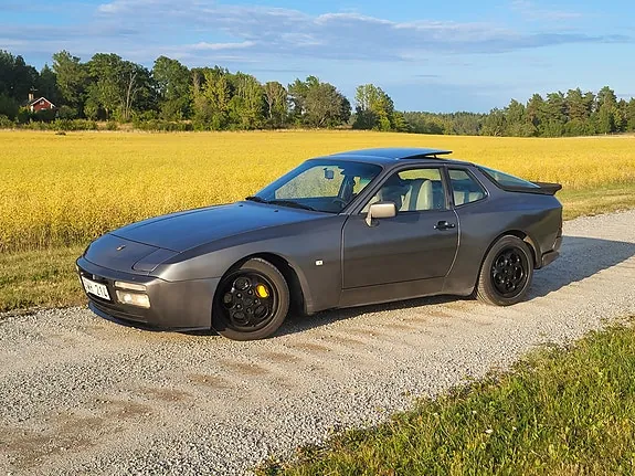 Porsche 944