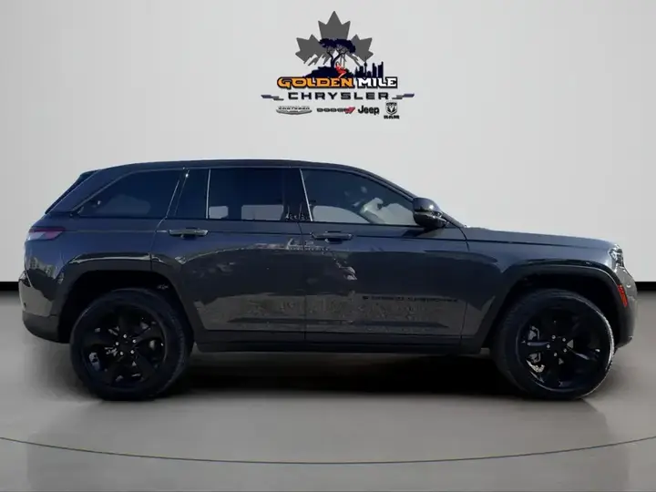 Jeep Grand Cherokee 2026 photo 4