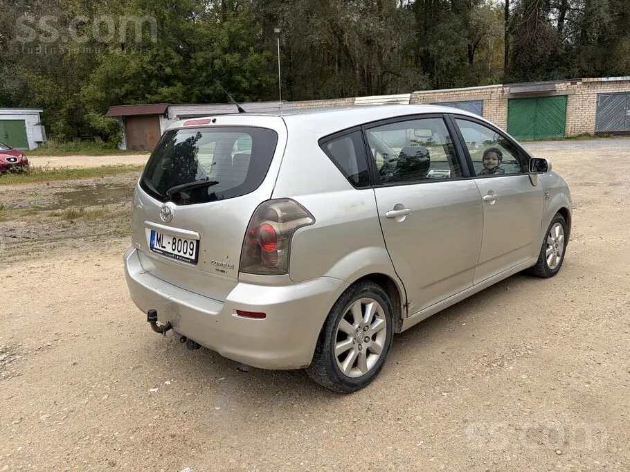 Toyota Corolla Verso 2005 photo 3