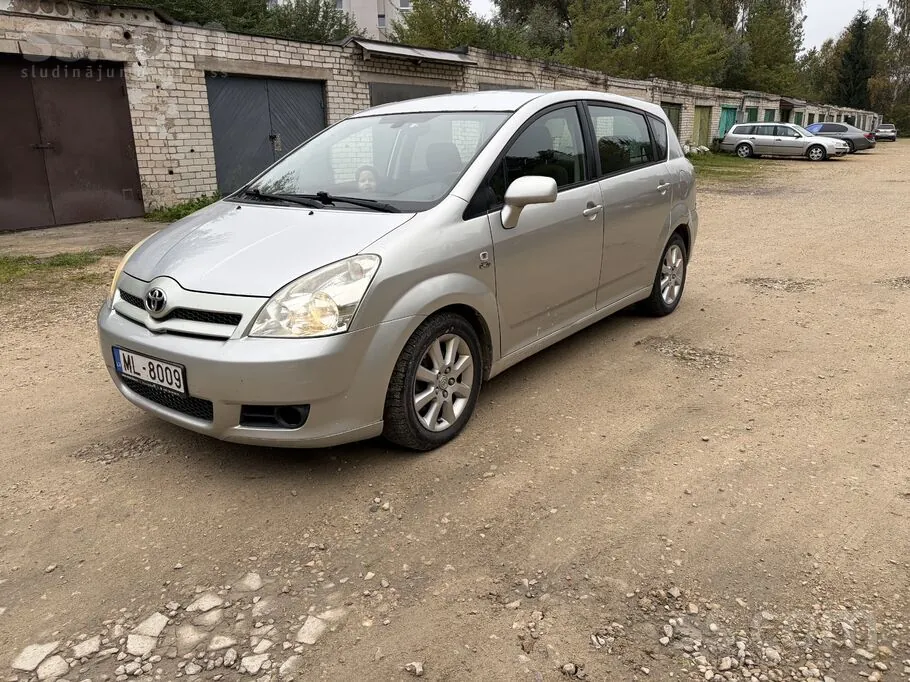 Toyota Corolla Verso 2005 photo 2