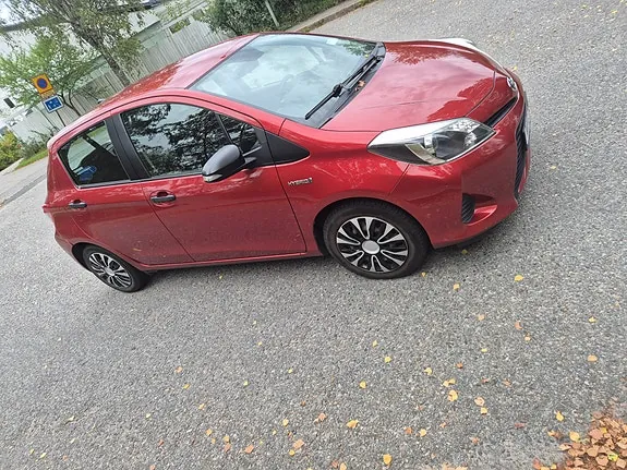 Toyota Yaris 2013 photo 4