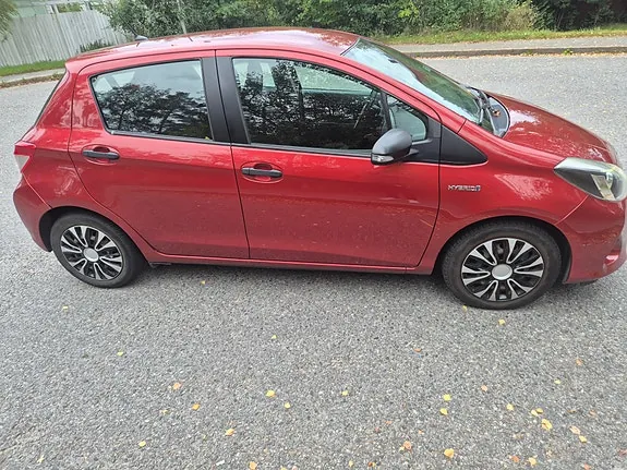 Toyota Yaris 2013 photo 2