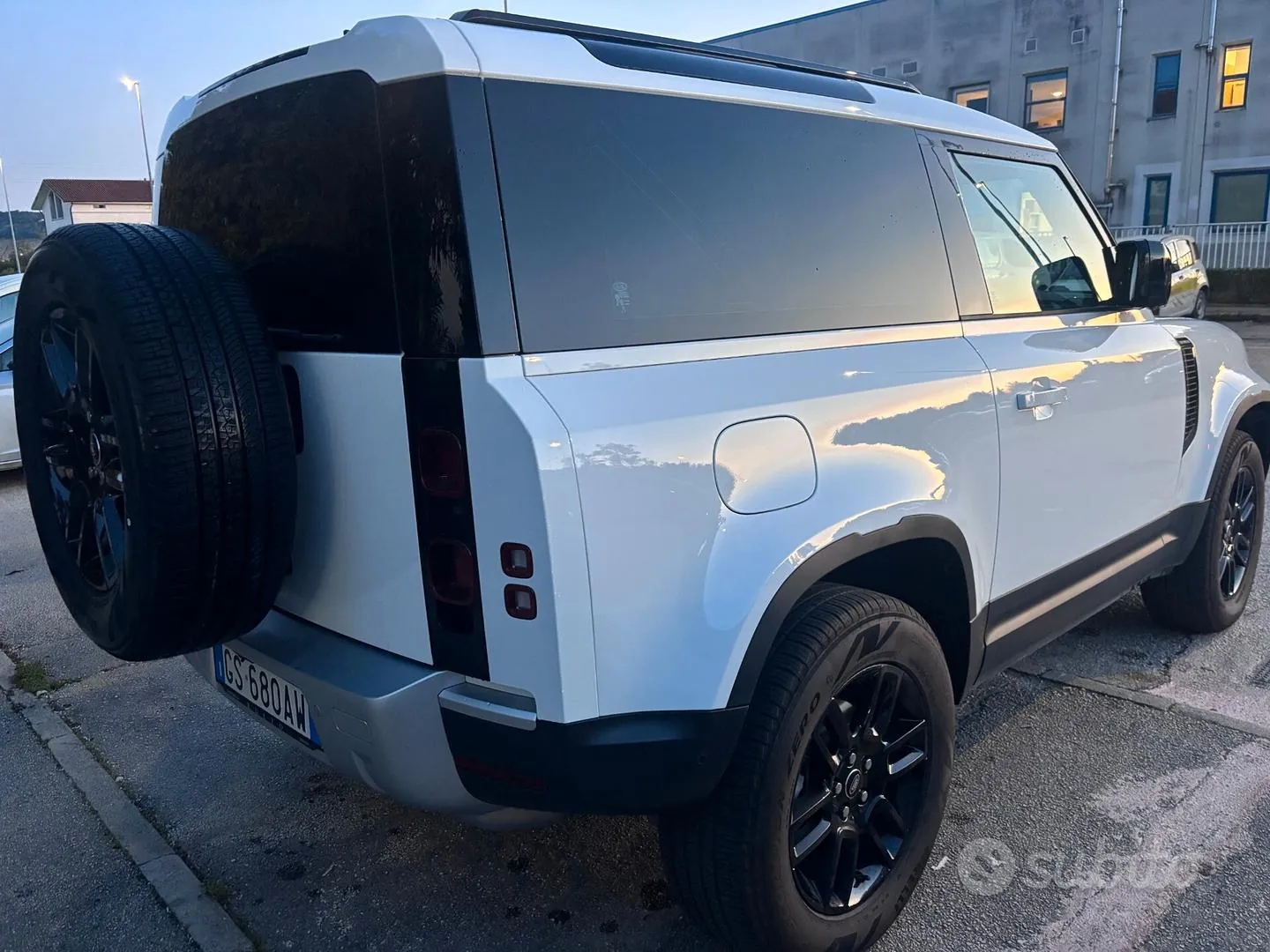 Land Rover Defender 2024 photo 5
