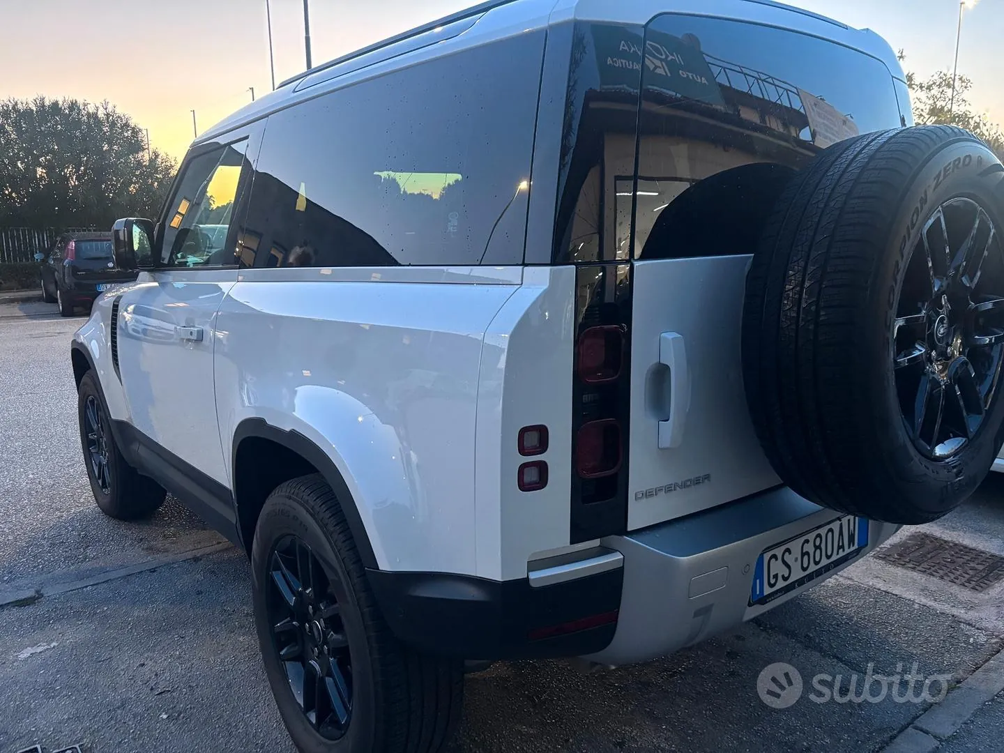 Land Rover Defender 2024 photo 3