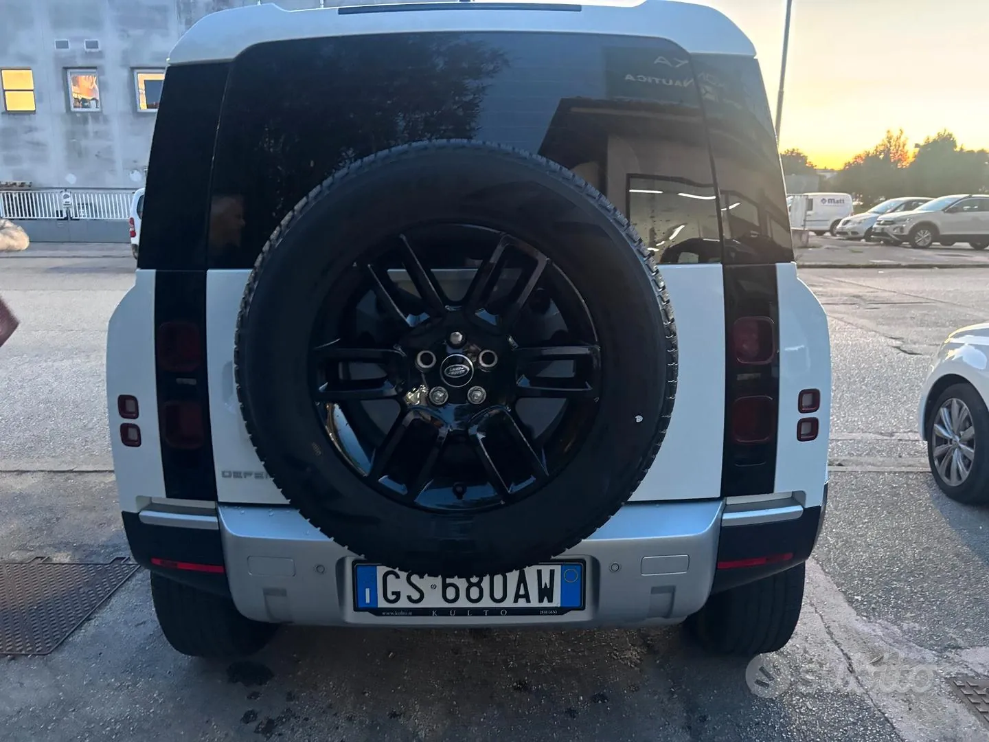 Land Rover Defender 2024 photo 4