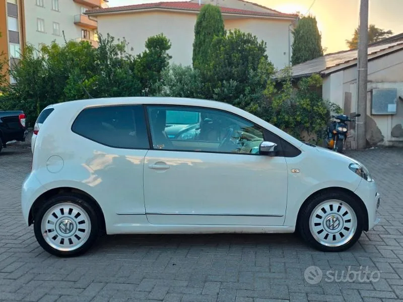 Volkswagen Up 2012 photo 4