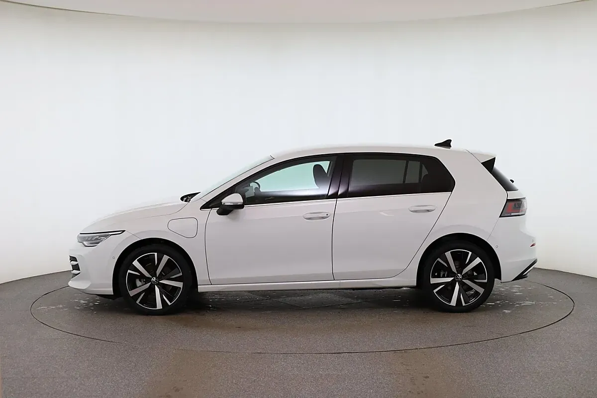 Volkswagen Golf 2026 photo 3