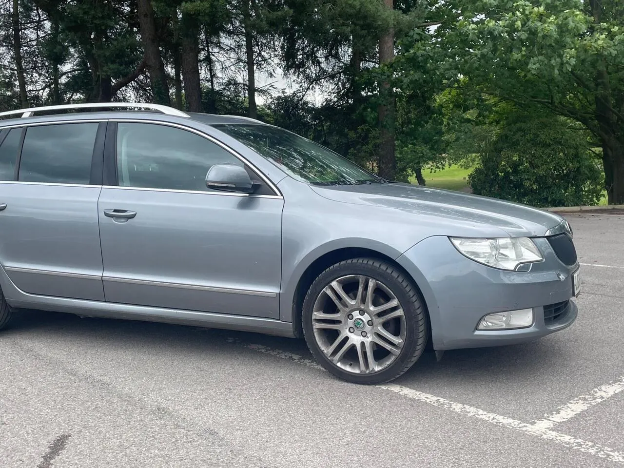 Skoda Superb 2011 photo 3