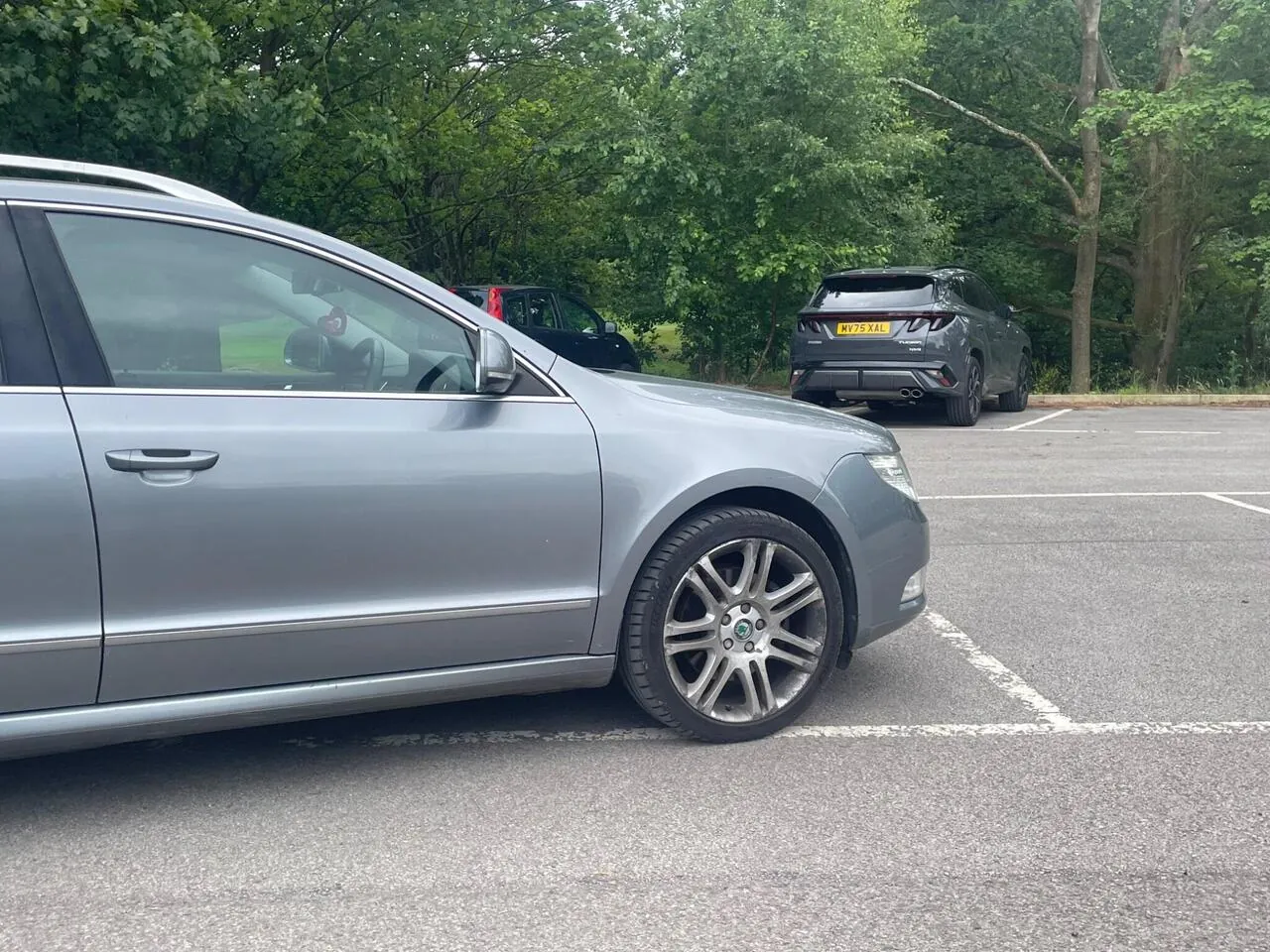 Skoda Superb 2011 photo 4