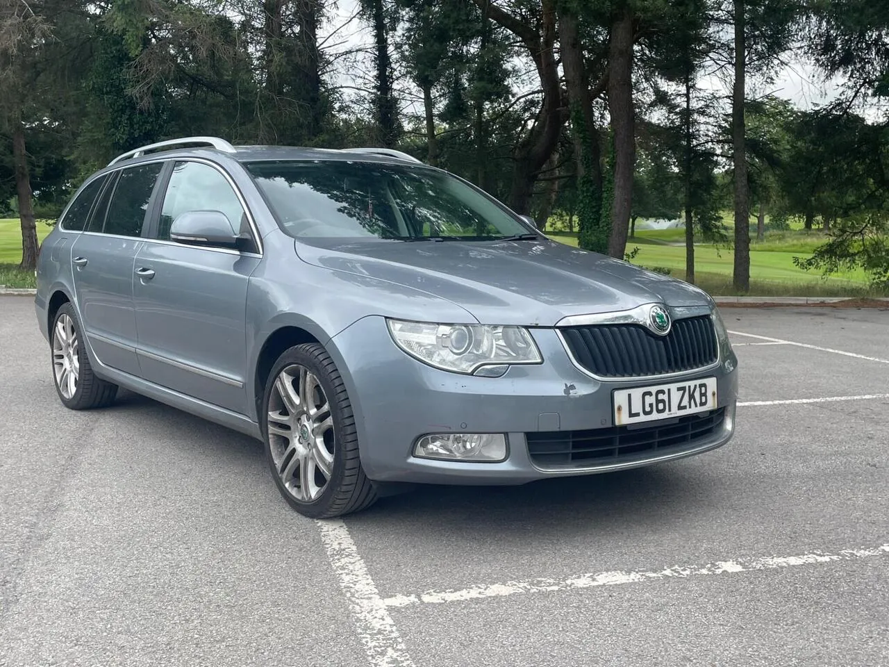 Skoda Superb 2011 photo 2