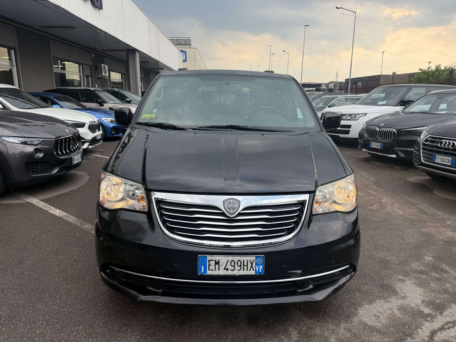 Lancia Voyager 2012 photo 2