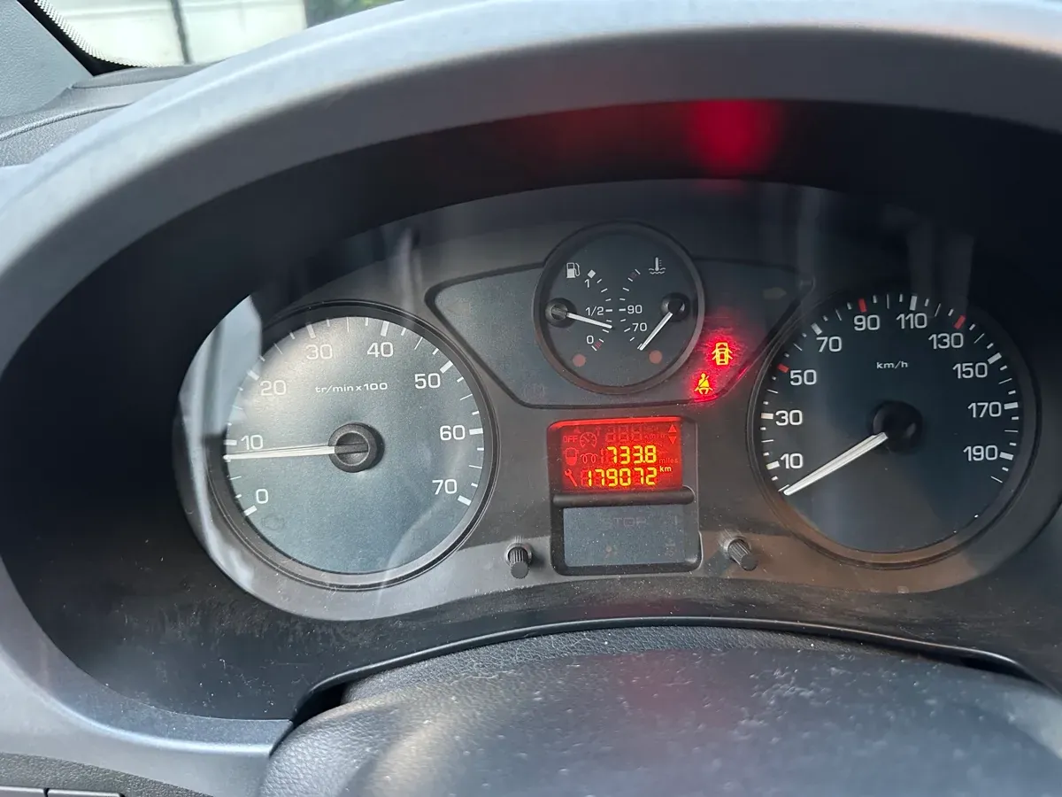 Citroen Berlingo 2010 photo 2