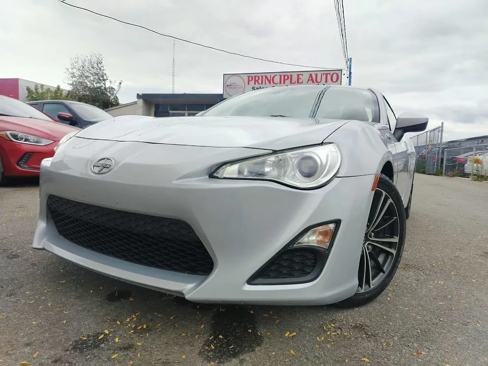 Scion Fr-S 2013 photo 2