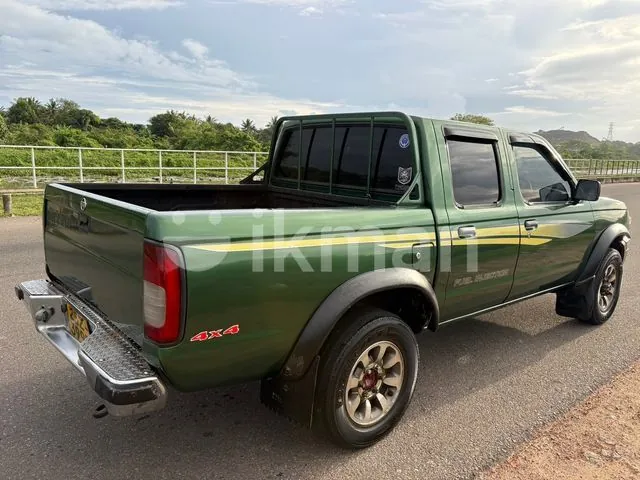 Nissan Double Cab 1998 photo 2