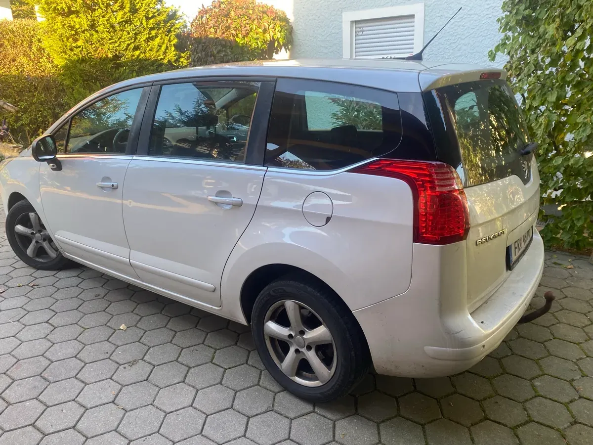 Peugeot 5008 2012 photo 3