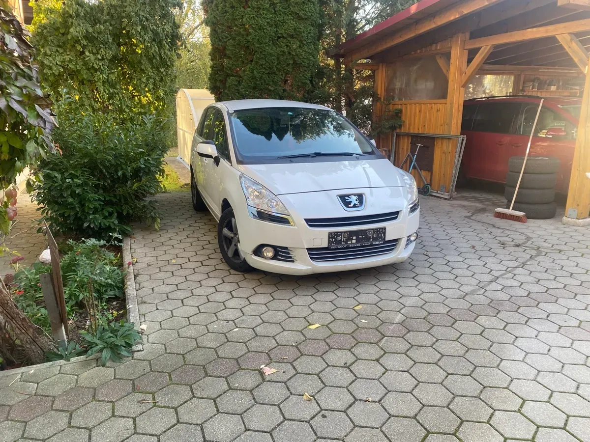 Peugeot 5008 2012 photo 2