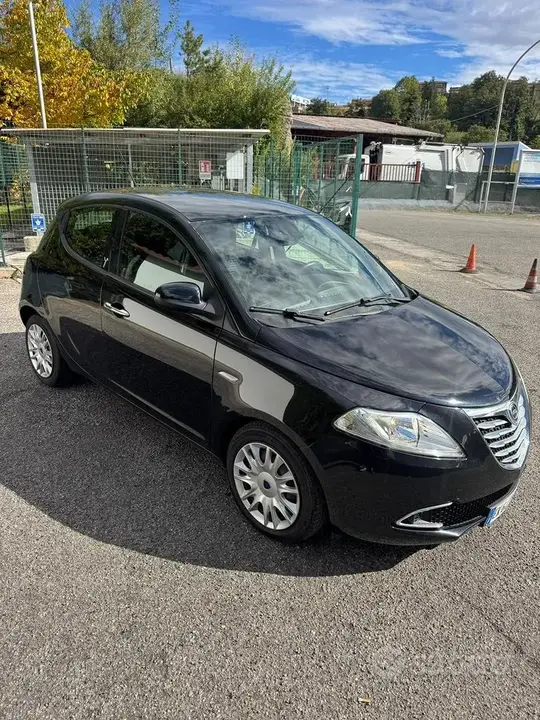 Lancia Ypsilon