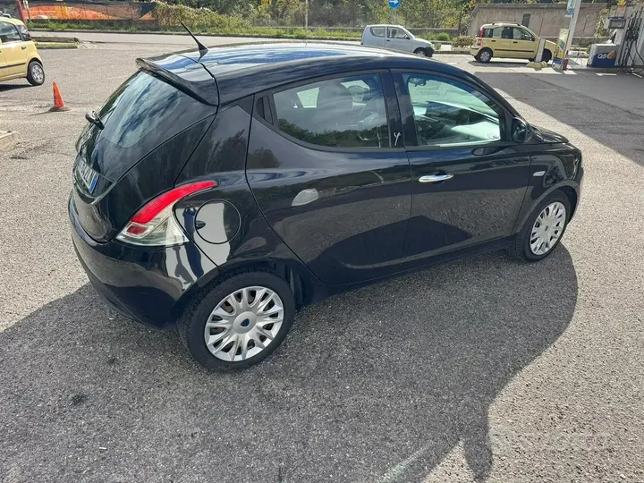 Lancia Ypsilon 2012 photo 2