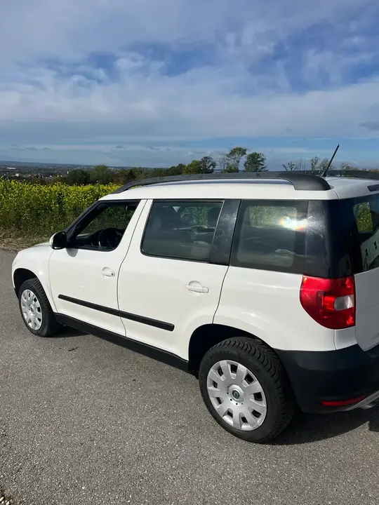 Skoda Yeti 2012 photo 3