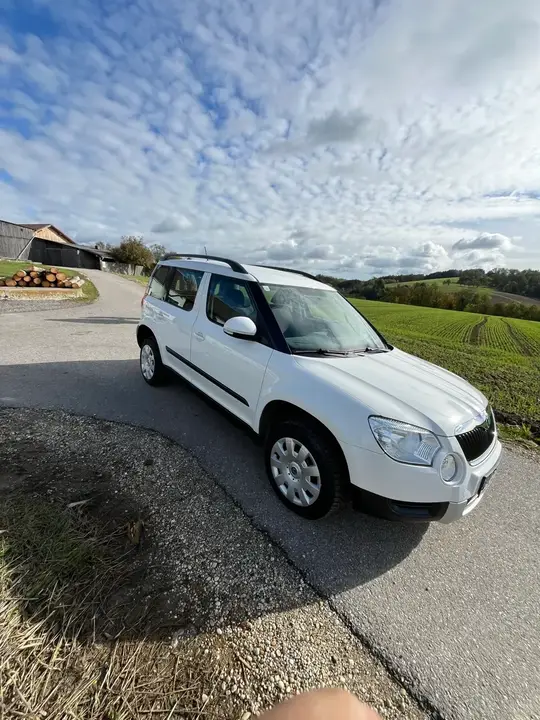 Skoda Yeti 2012 photo 2