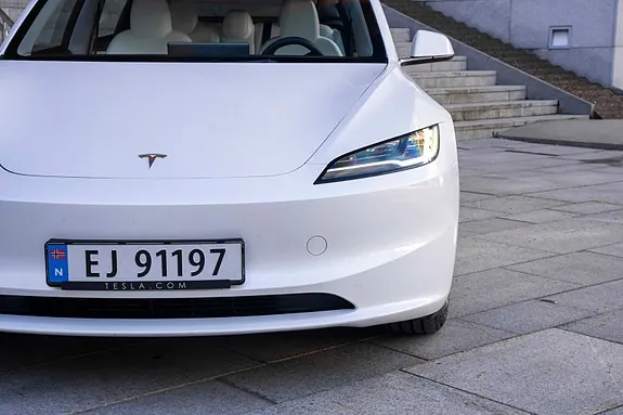 Tesla Model 3 2024 photo 4