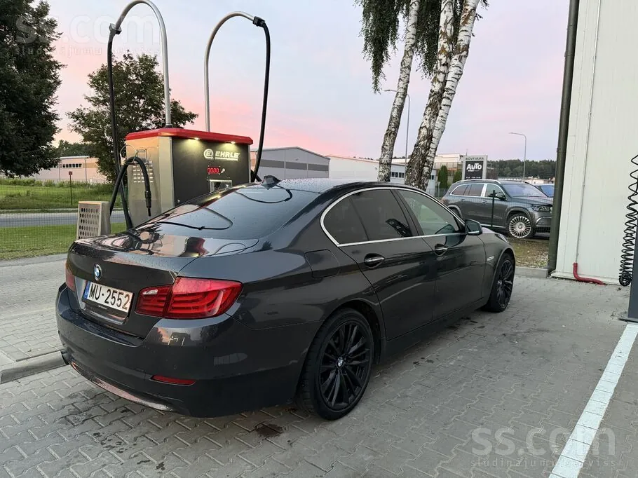 BMW 530D 2011 photo 2