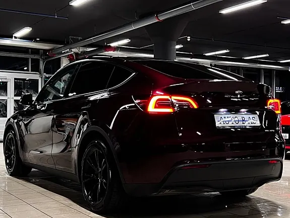 Tesla Model Y 2023 photo 3