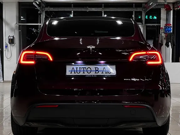 Tesla Model Y 2023 photo 4