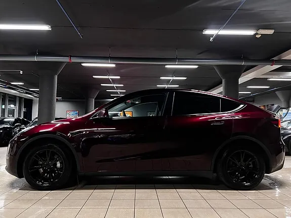 Tesla Model Y 2023 photo 2