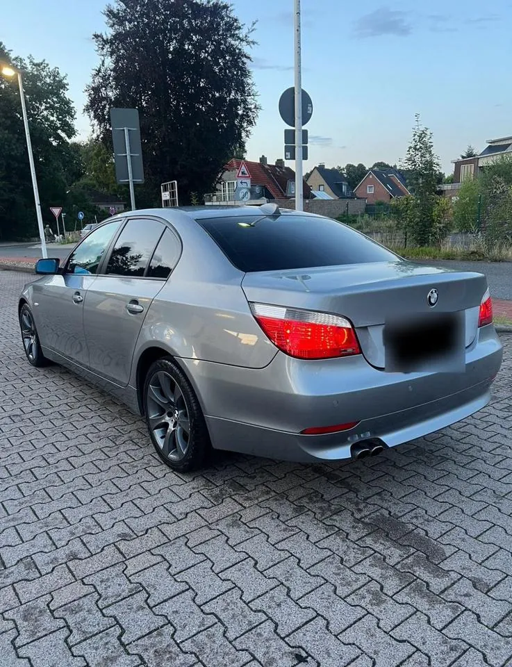 BMW 520I