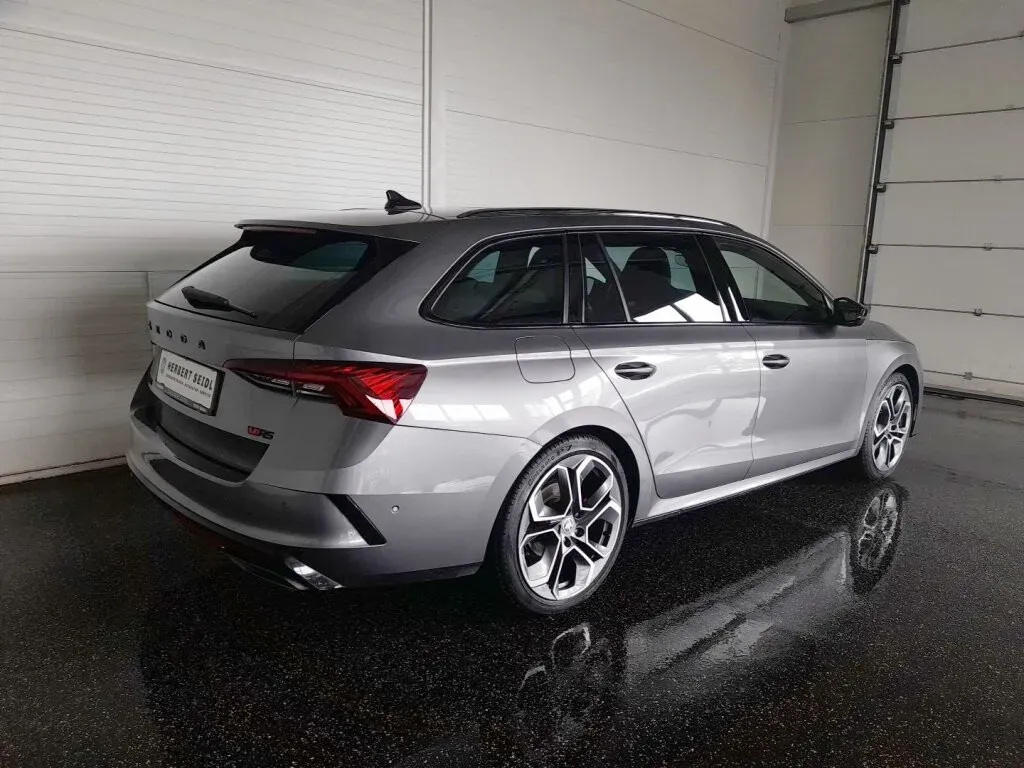 Skoda Octavia 2024 photo 2