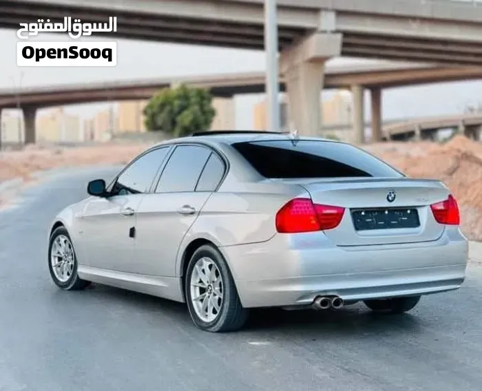 BMW 3 Series 2011 photo 2