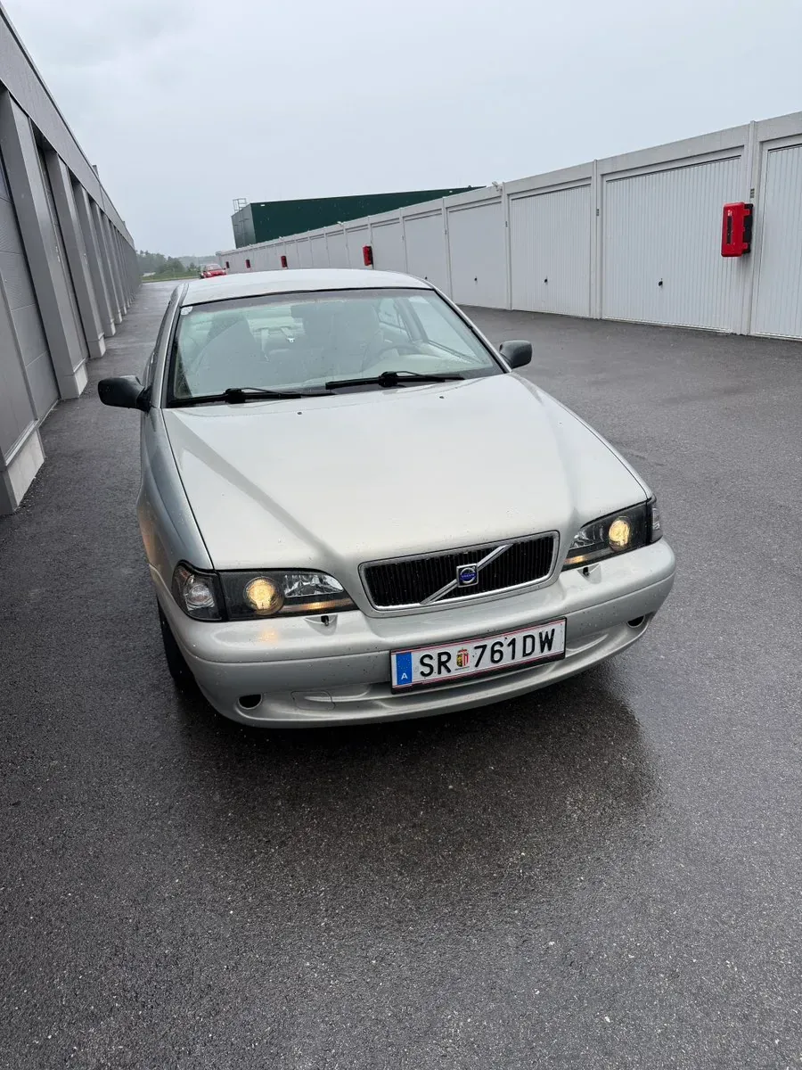 Volvo C70 2000 photo 2