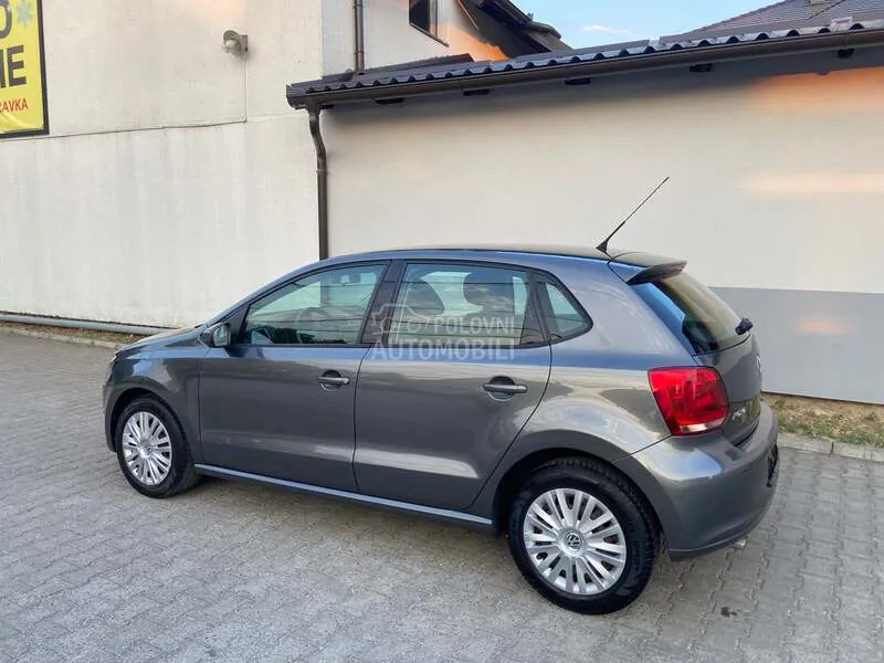 Volkswagen Polo 2010 photo 4